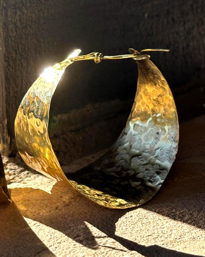 Are these bold hammered brass hoop earrings comfortable for all-day wear?
