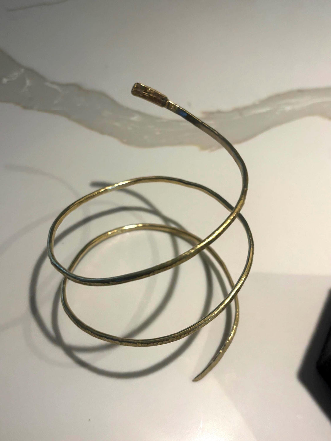 Sculptural Brass Upper Arm Cuff – 10 Gauge Textured Spiral Arm Bracelet – Adjustable Statement Armlet – Modern Boho Festival Jewelry – Handm