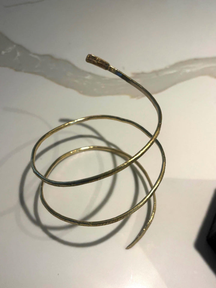Sculptural Brass Upper Arm Cuff – 10 Gauge Textured Spiral Arm Bracelet – Adjustable Statement Armlet – Modern Boho Festival Jewelry – Handm